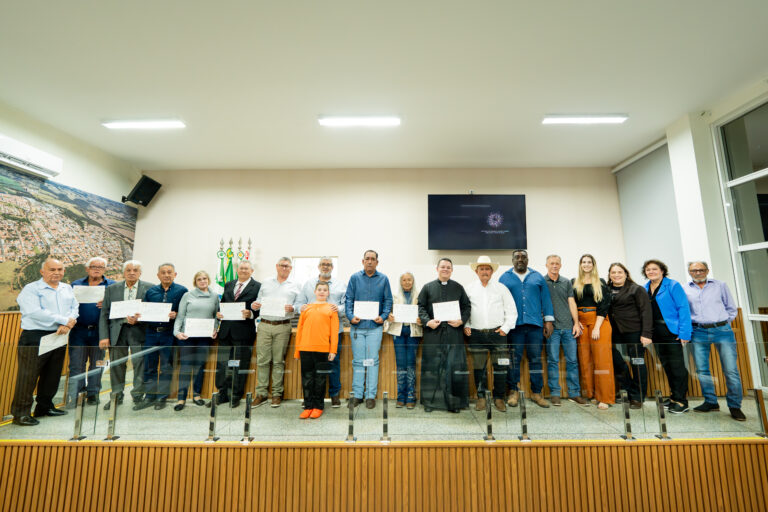 CÂMARA MUNICIPAL REALIZA SEGUNDA SESSÃO SOLENE DE 2025 COM ENTREGA DE MOÇÕES DE APLAUSOS